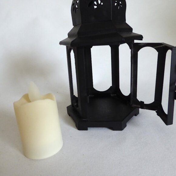 NEW 16” GOTHIC HALLOWEEN SKELETON ARM HOLDING METAL LANTERN CANDLE SCULPTURE - Picture 10 of 14